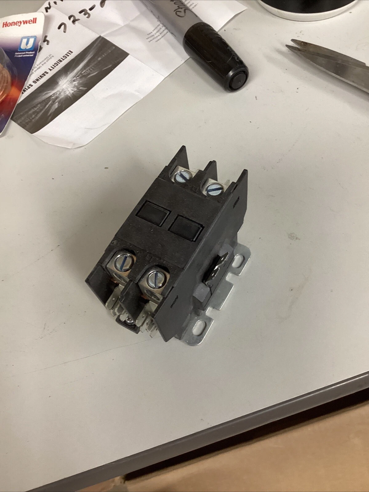 DP2040A50032P Honeywell Definite Purpose Contactor w/ 24V 60Hz Coil NEW - Image 2