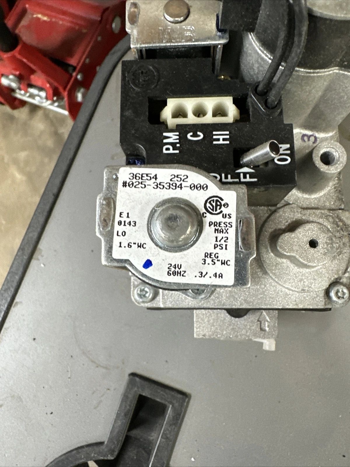 White-Rodgers Furnace Gas Valve 36E54 252 York 025-35394-000 used #G239 - Image 5