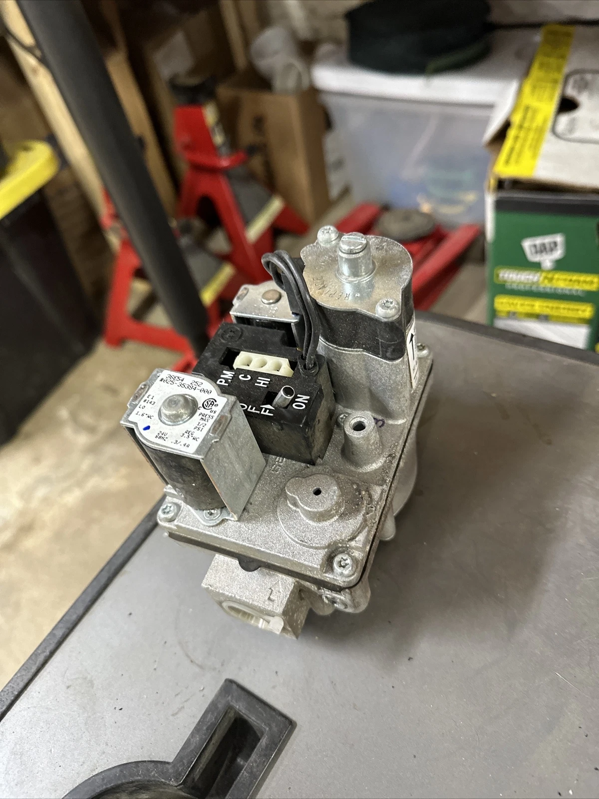 White-Rodgers Furnace Gas Valve 36E54 252 York 025-35394-000 used #G239 - Image 3