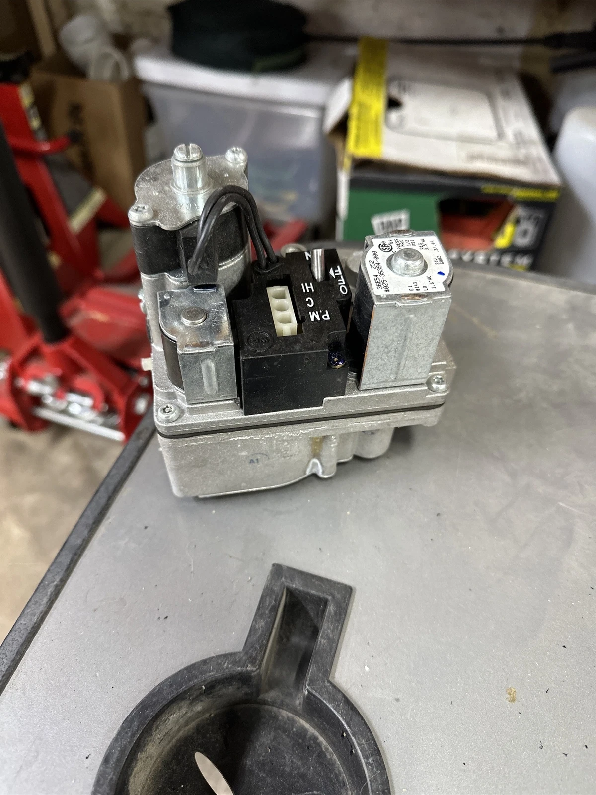 White-Rodgers Furnace Gas Valve 36E54 252 York 025-35394-000 used #G239 - Image 2